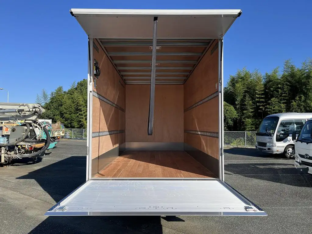 未使用トラックの【新古車専科】特選中古トラック含む在庫500台