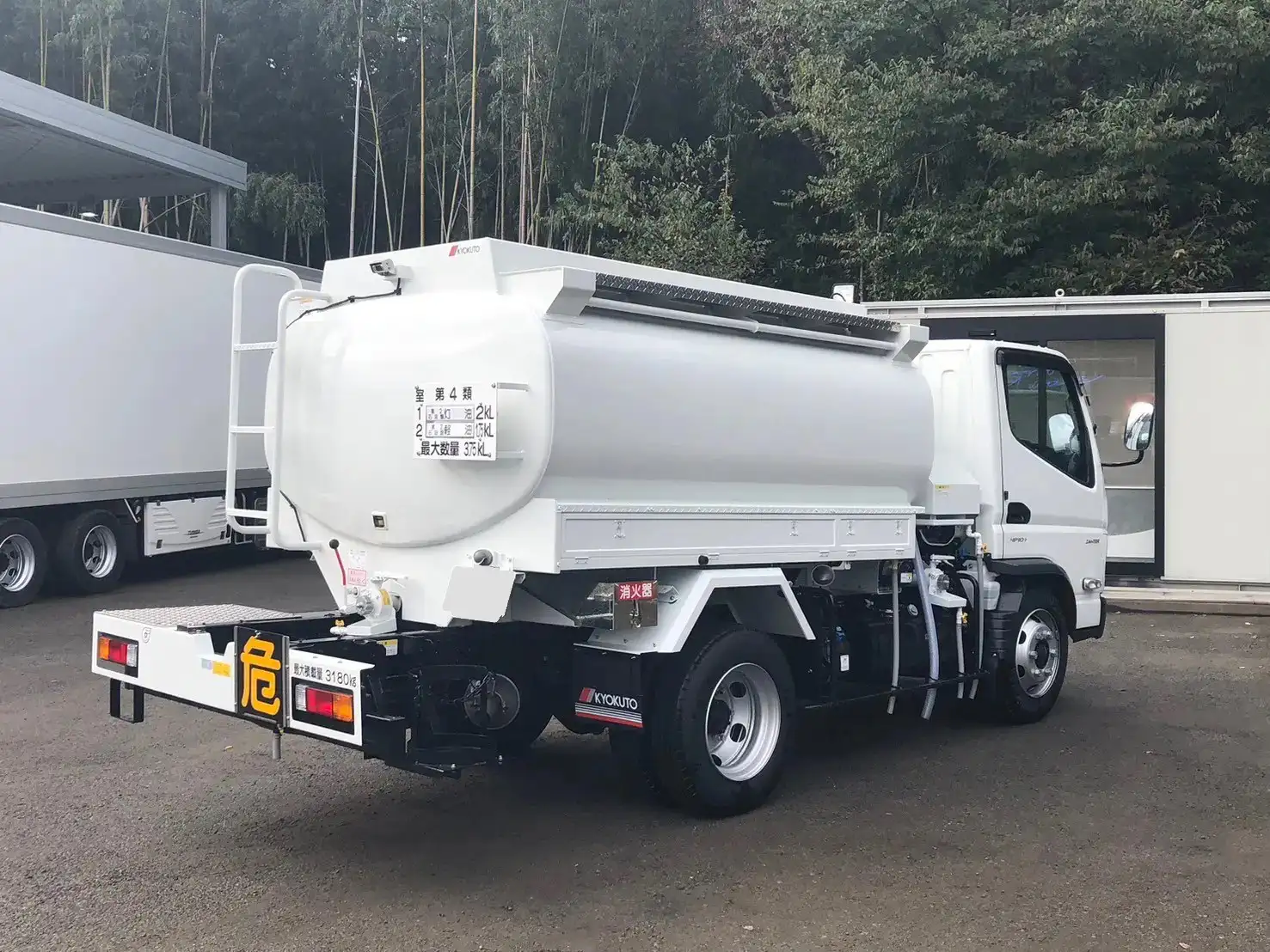 三菱 キャンター  タンク車 2PG-FEA80 R6｜画像3
