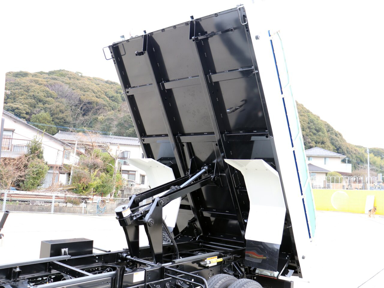 いすゞ フォワード  ダンプ 2RG-FRR90S3 R6｜画像17