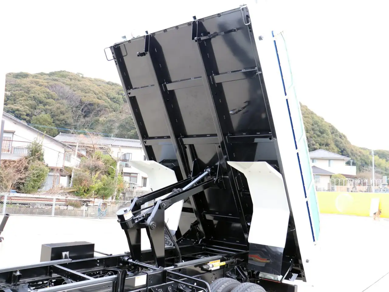 いすゞ フォワード  ダンプ 2RG-FRR90S3 R6｜画像17