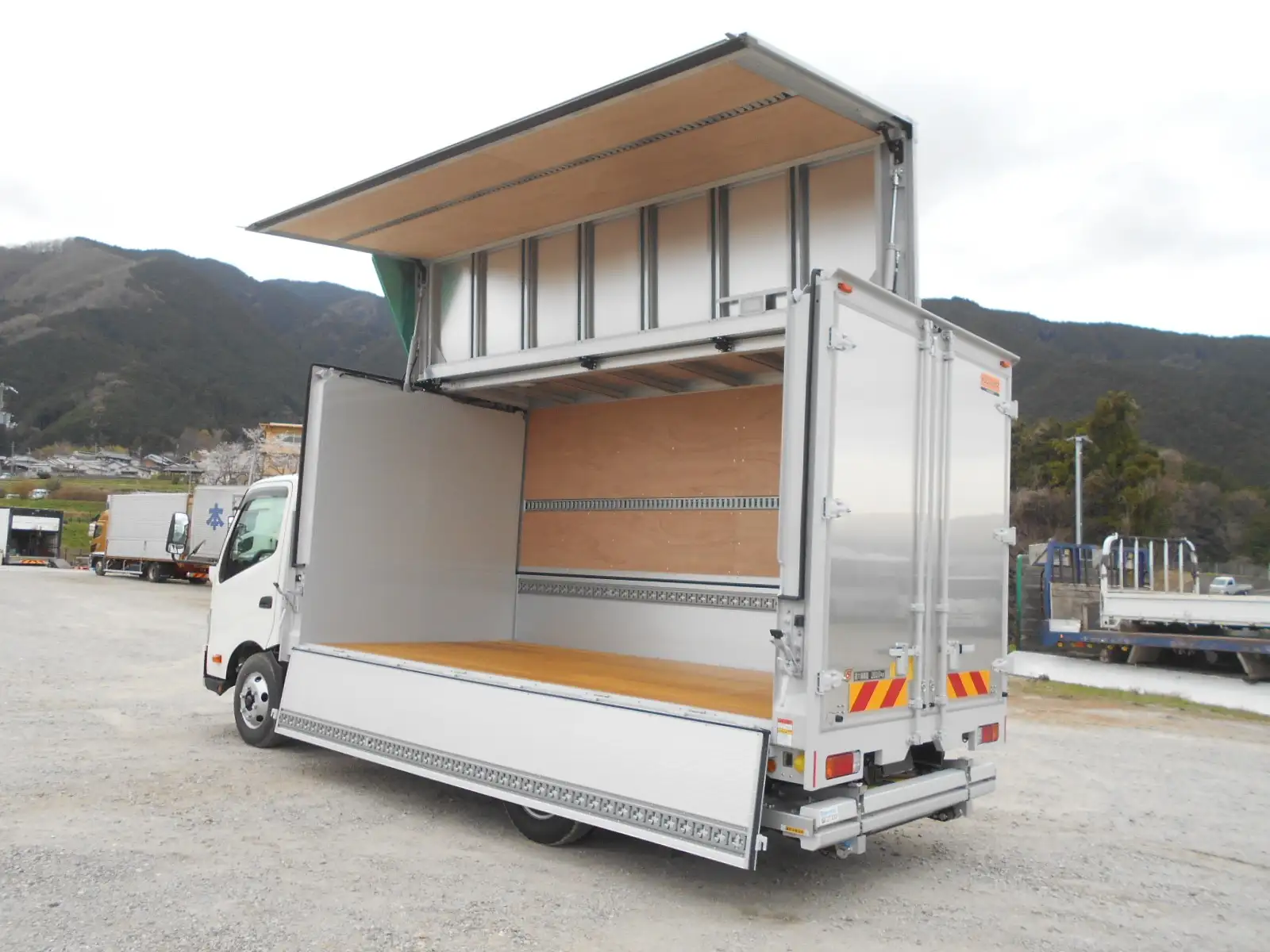 日野 デュトロ  ウイング 2KG-XZU712M R6｜画像5