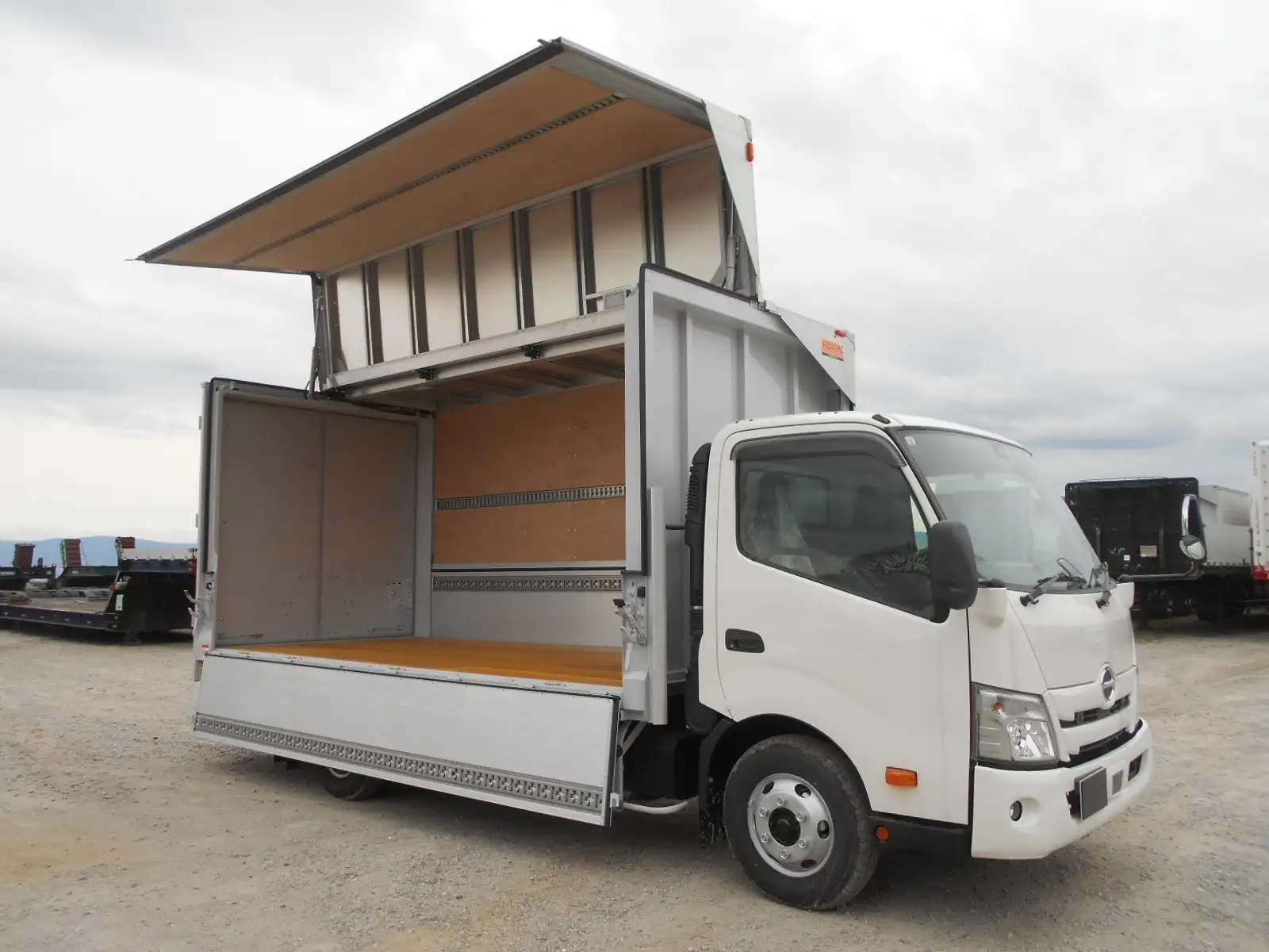 日野 デュトロ  ウイング 2KG-XZU712M R6｜画像2