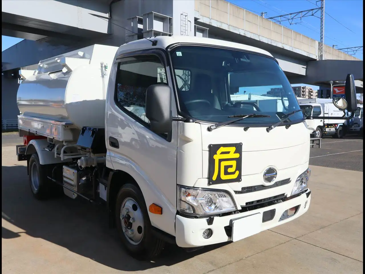 日野 デュトロ  タンク車 2DG-XZU685M R6｜画像2