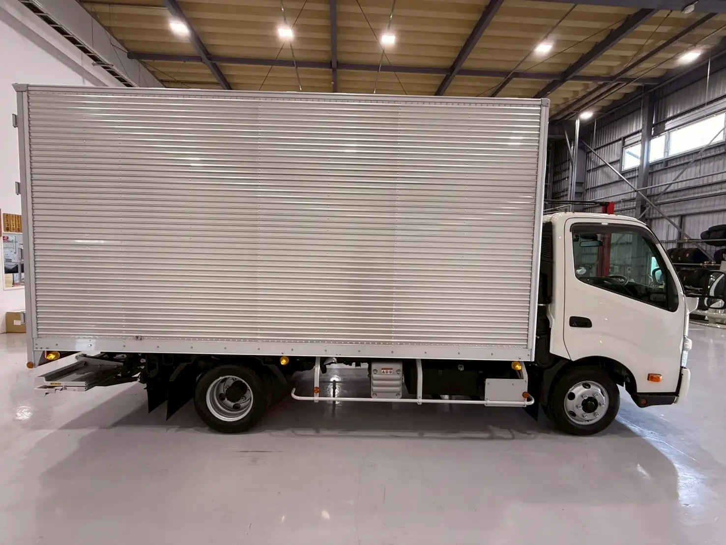 日野 デュトロ  アルミバン 2KG-XZU712M R7｜画像3