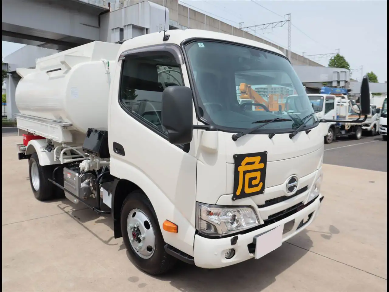 日野 デュトロ  タンク車 2DG-XZU685M R7｜画像2