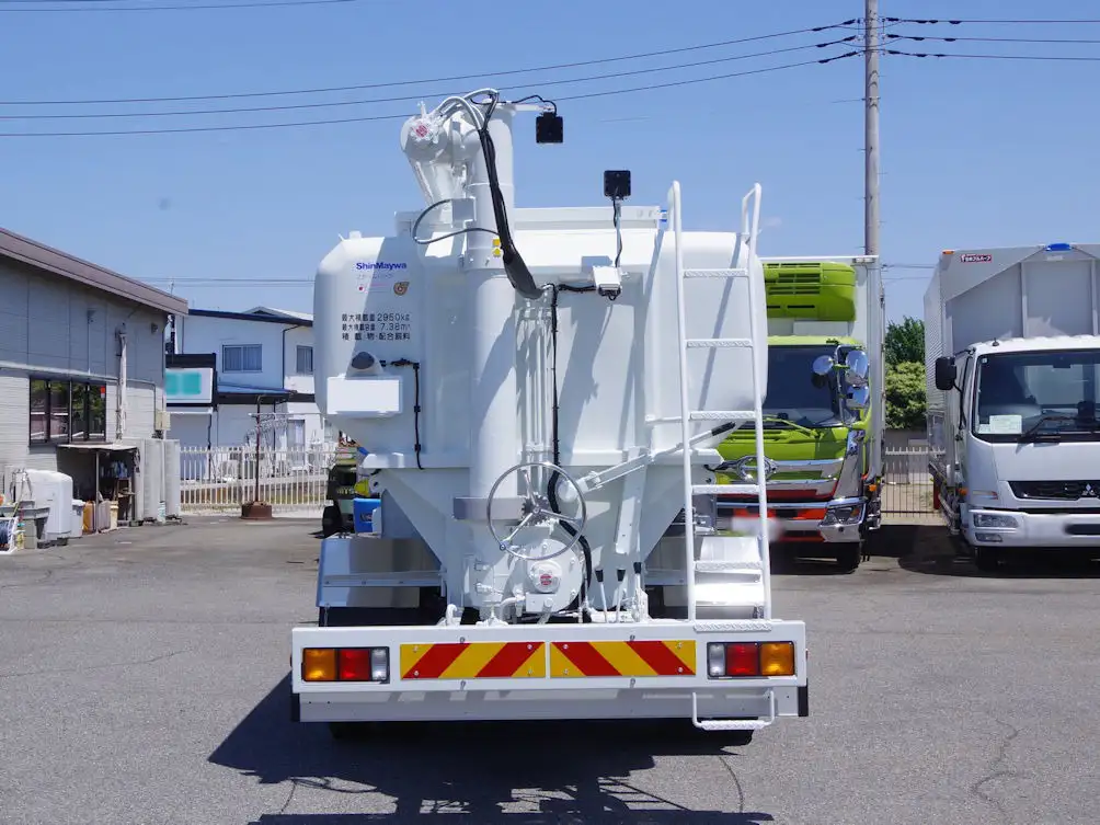三菱 ファイター  タンク車 2KG-FK62F R7｜画像4