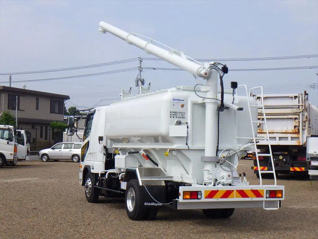 三菱 ファイター  タンク車 2KG-FK62F R7｜画像5