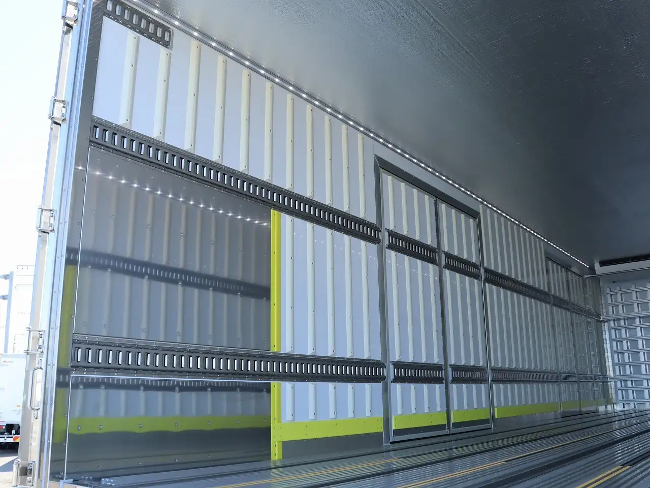 三菱 スーパーグレート  冷凍冷蔵 2PG-FU84HZ R7｜画像5