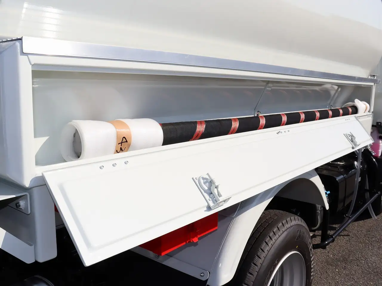 三菱 キャンター  タンク車 2PG-FEA80 R7｜画像9