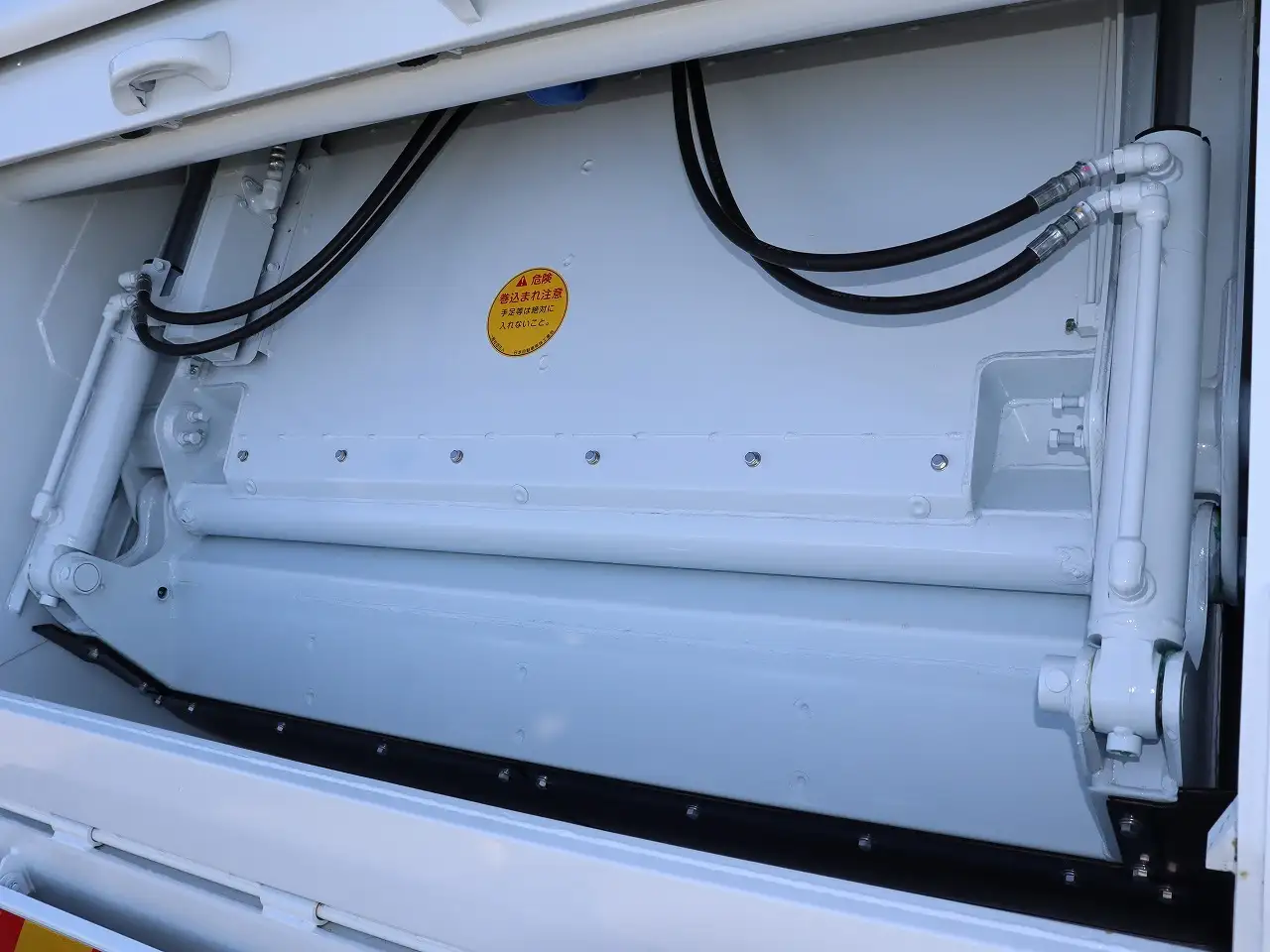 三菱 キャンター  パッカー車(塵芥車) 2PG-FEB90 R7｜画像5