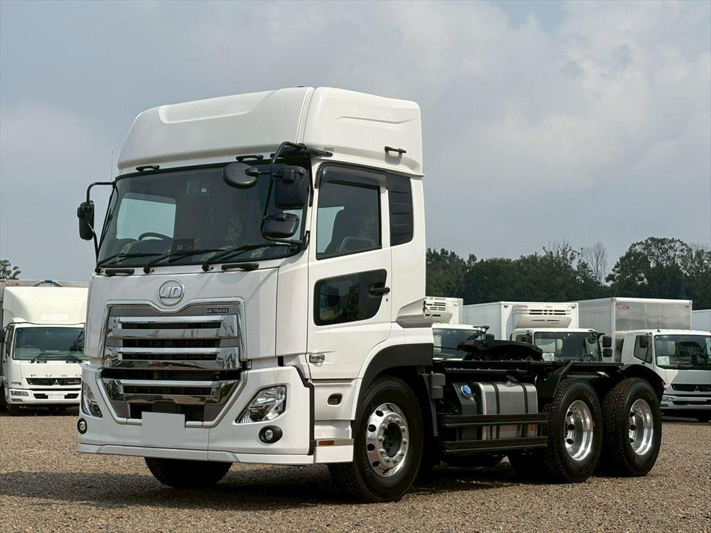 日産UD クオン トラクター