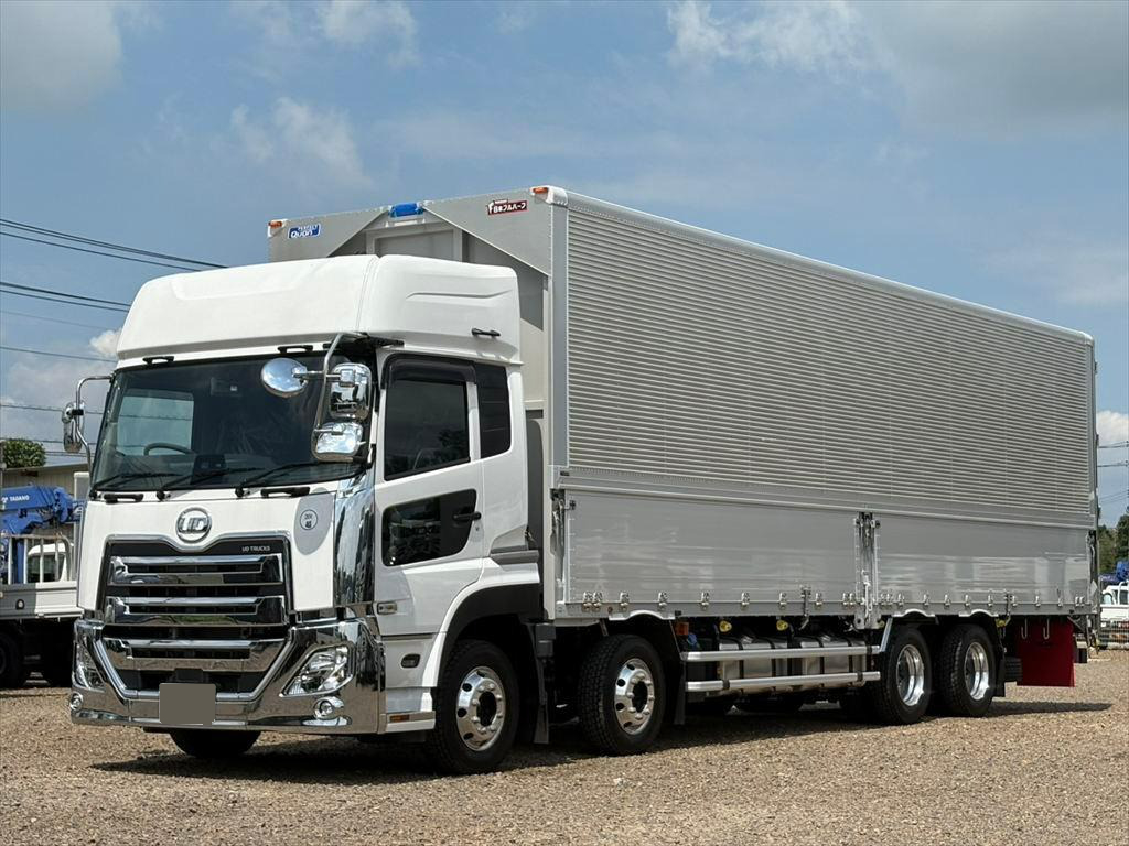 日産UD クオン ウイング